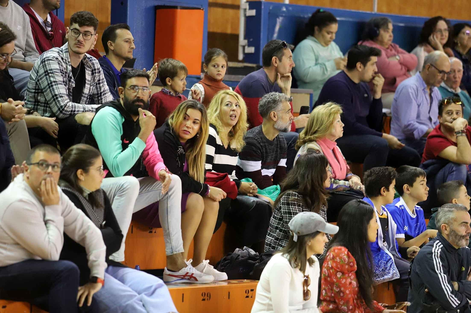 Gran ambiente en el partido de baloncesto Huelva Comercio-PMD Aljaraque
