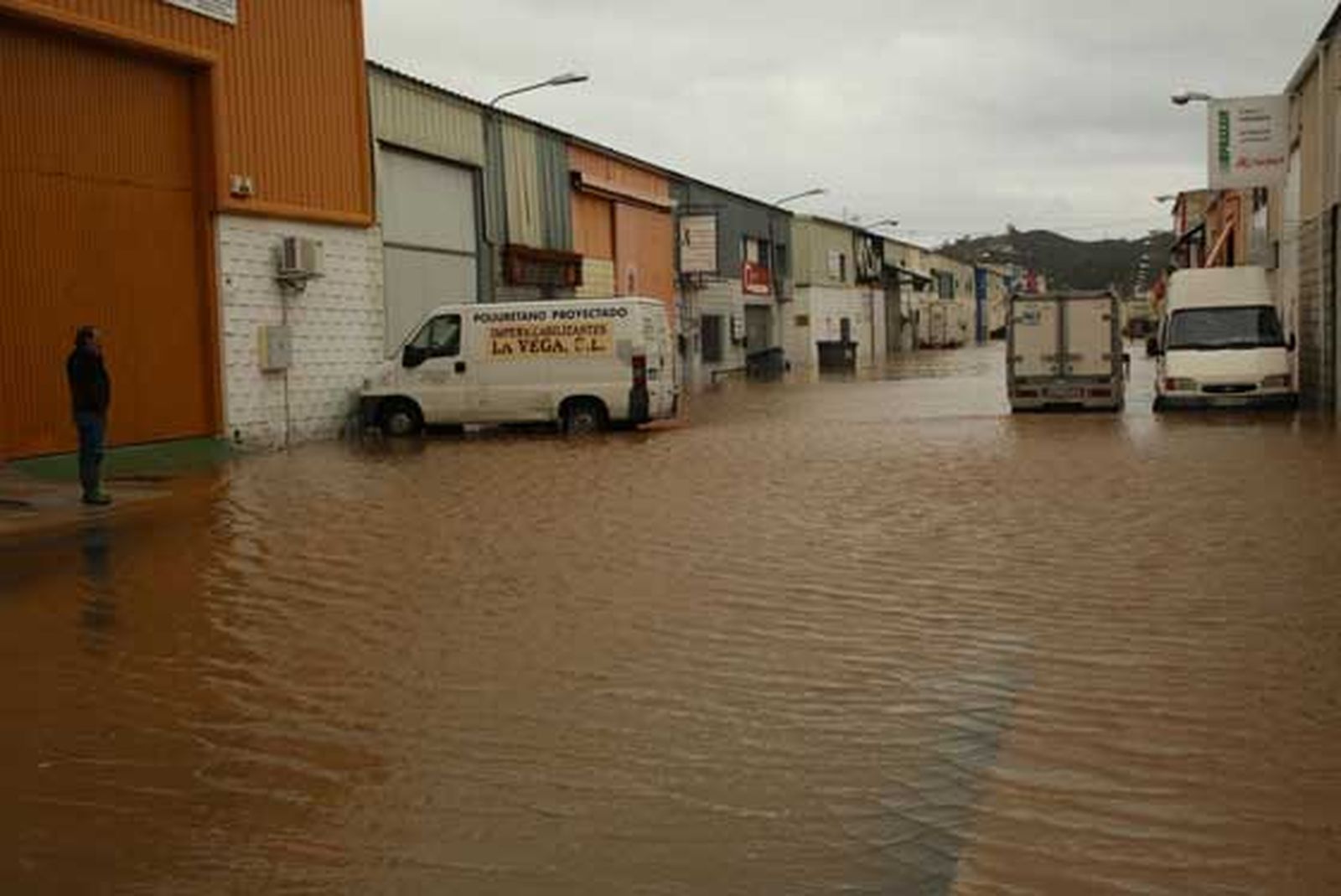 Inundaciones en el Polígono de la Vega, en Fuengirola.

Foto: Agencias