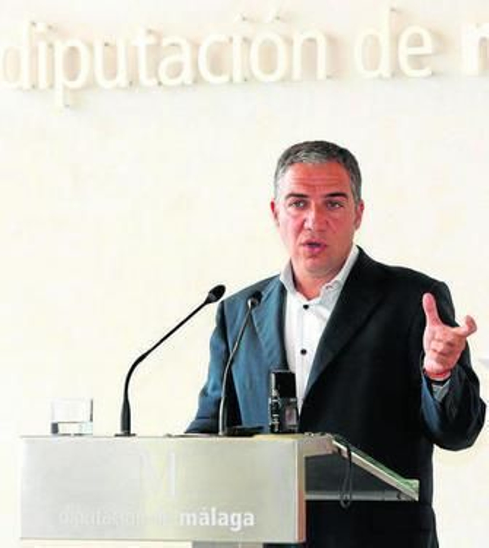 El presidente de la Diputación provincial, Elías Bendodo.