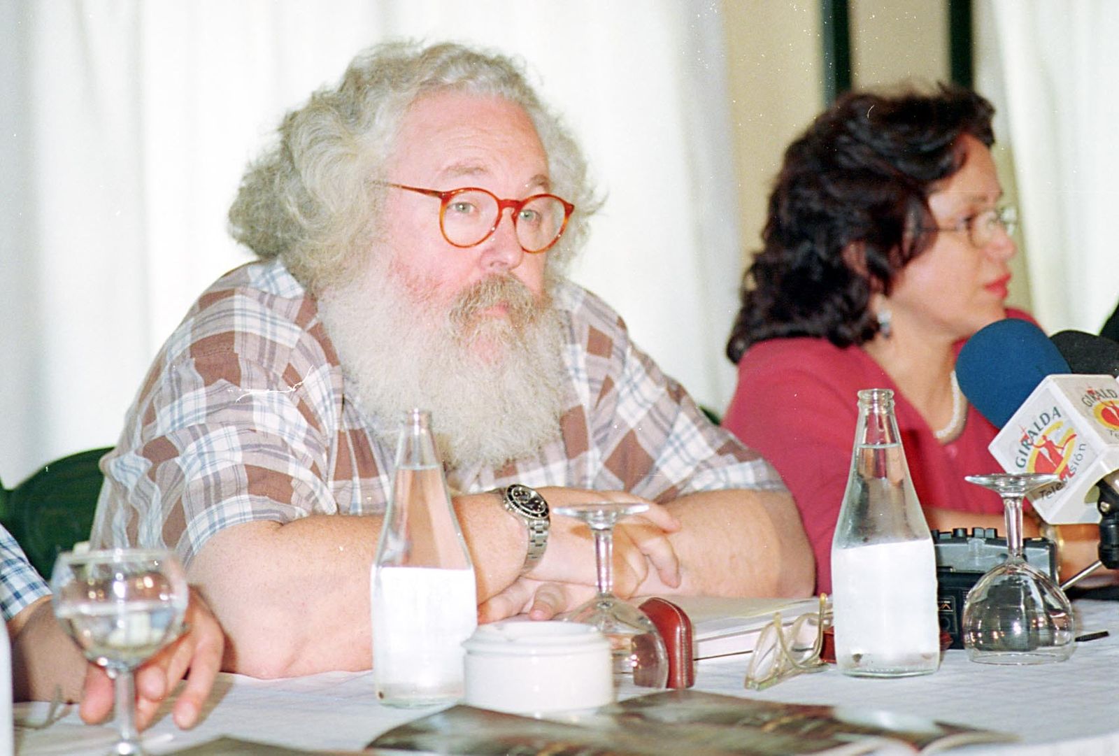 Chus Cantero, en julio de 1999, durante su etapa en la Diputación de Sevilla, en un la presentación del Festival de Itálica de aquel año.