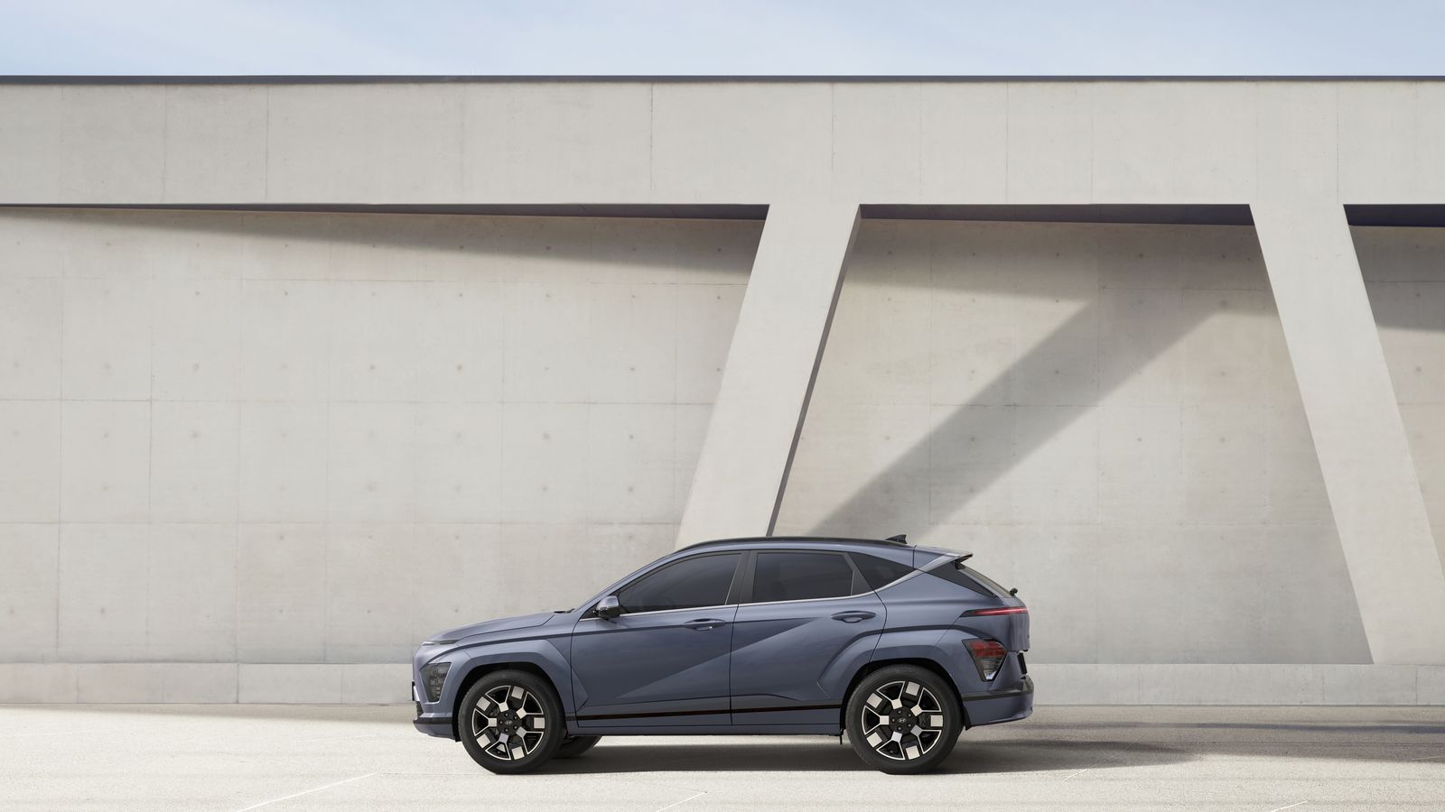 La longitud del Kona aumenta con el objetivo de contar con mayor espacio habitable, así como dejar más distancia con el Bayon.