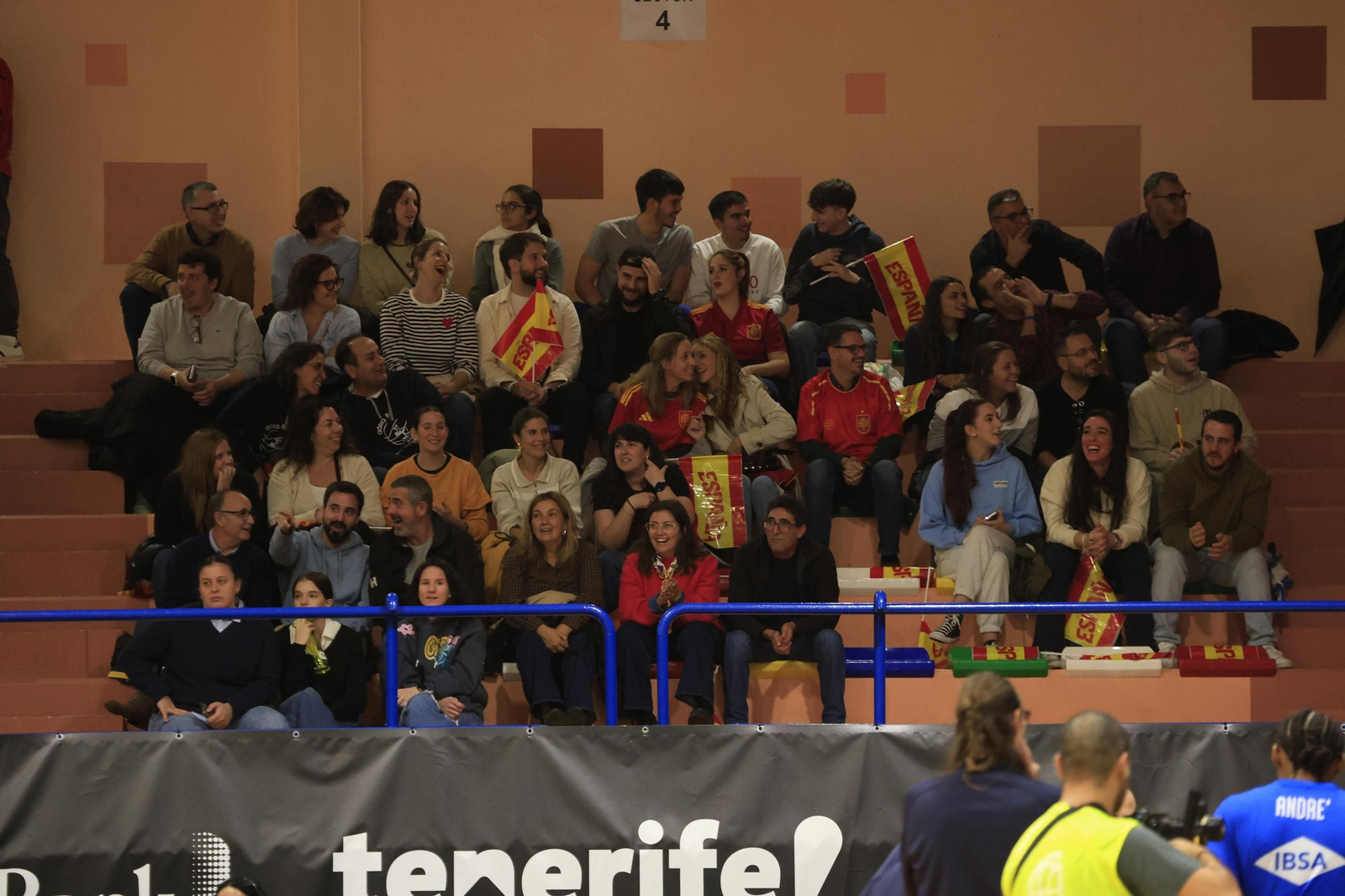Fotos del partido y ambiente en el España-Italia del Torneo Internacional de Baloncesto Femenino en La Línea