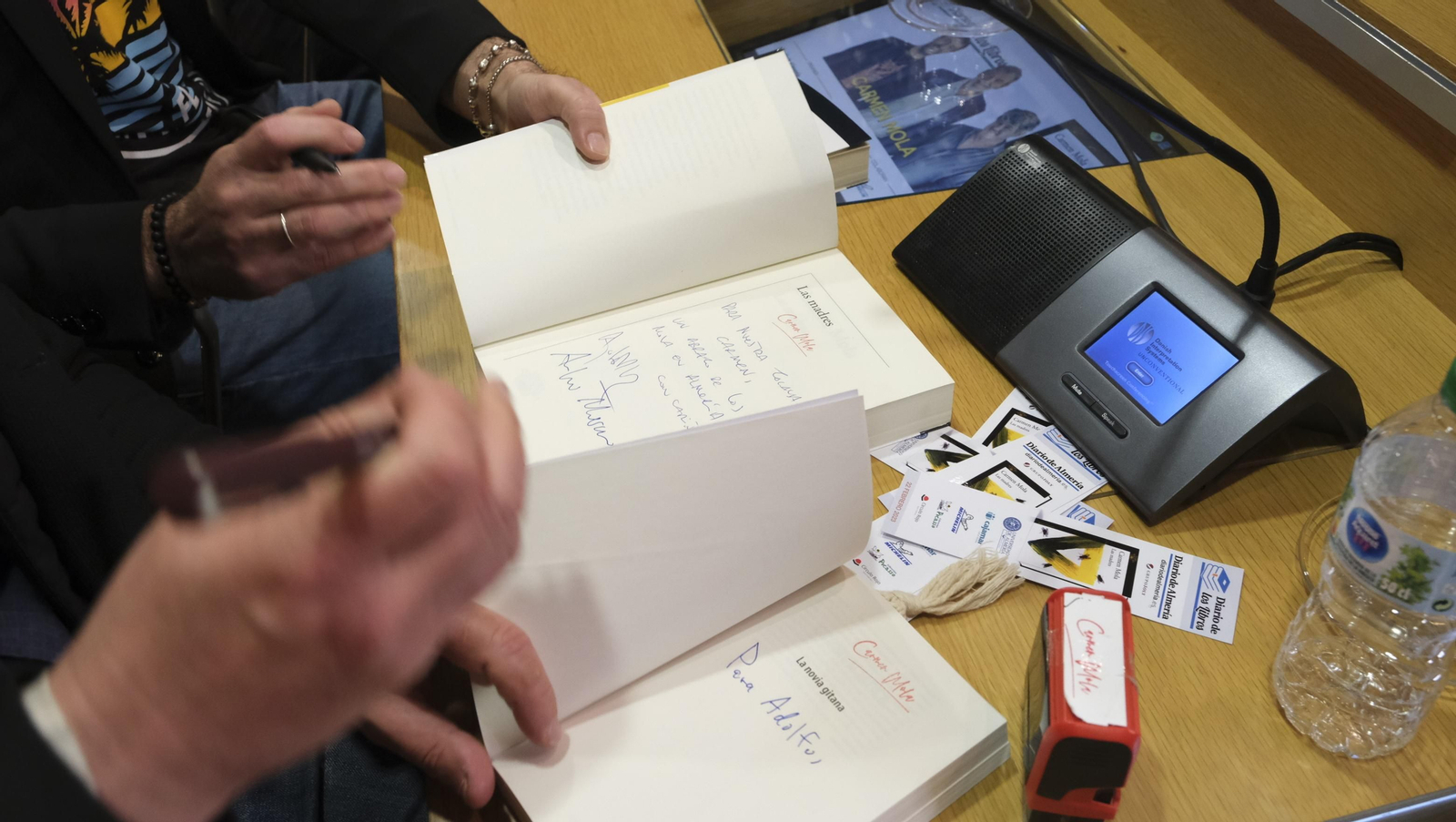 Imágenes de Diario de los Libros con Carmen Mola