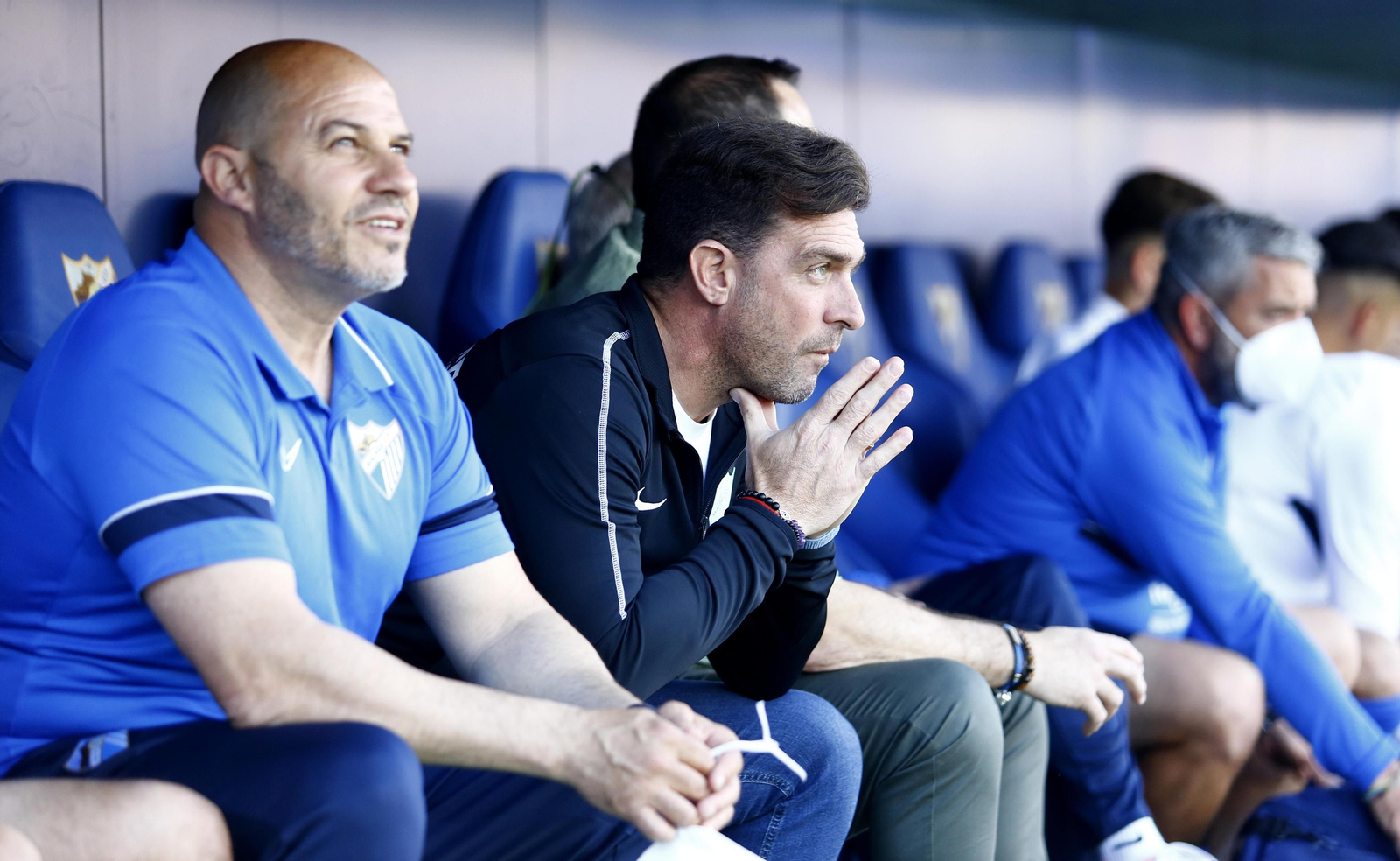 Bravo y Pablo Guede, en el banquillo de La Rosaleda.