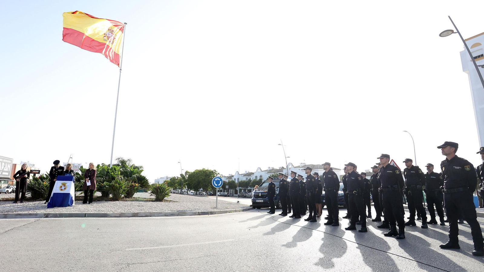 Imágenes de la inauguración de la rotonda de la Policía Nacional en Jerez