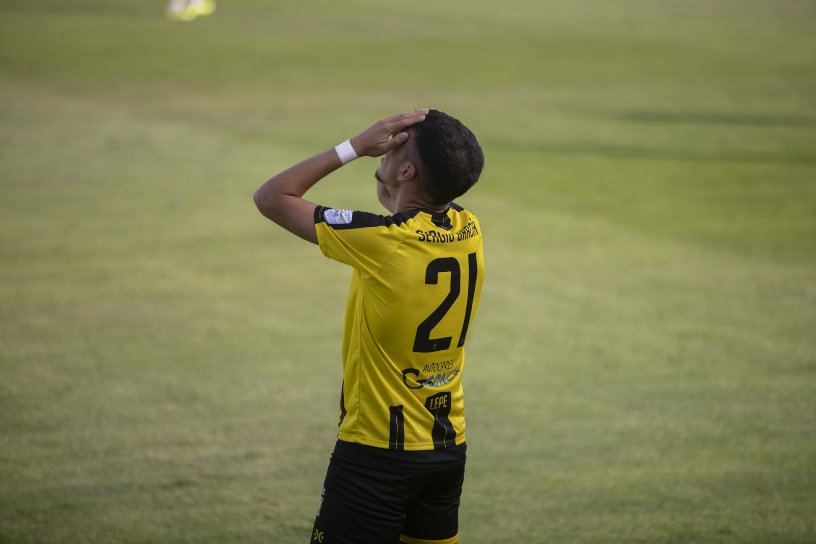 Imágenes del partido entre el San Roque de Lepe y el Atlético Sanluqueño