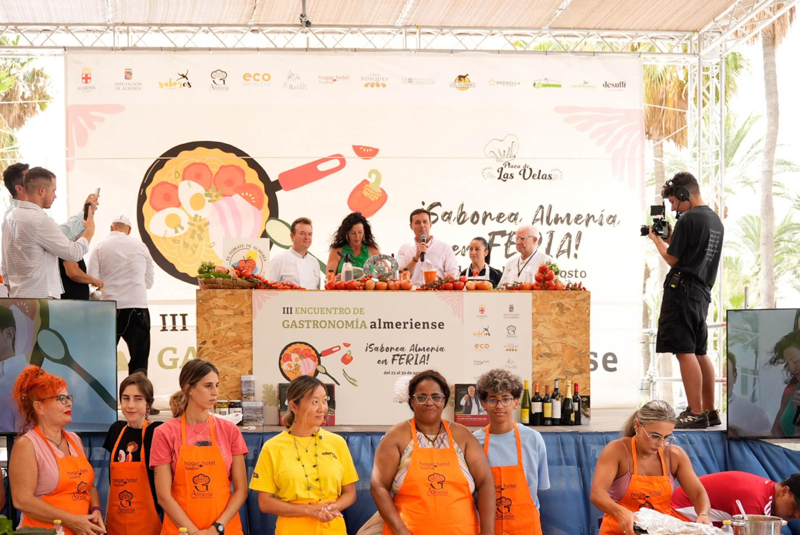 La Cofradía del Tomate y la semifinal del concurso gastronómico de la Feria de Almería, en imágenes