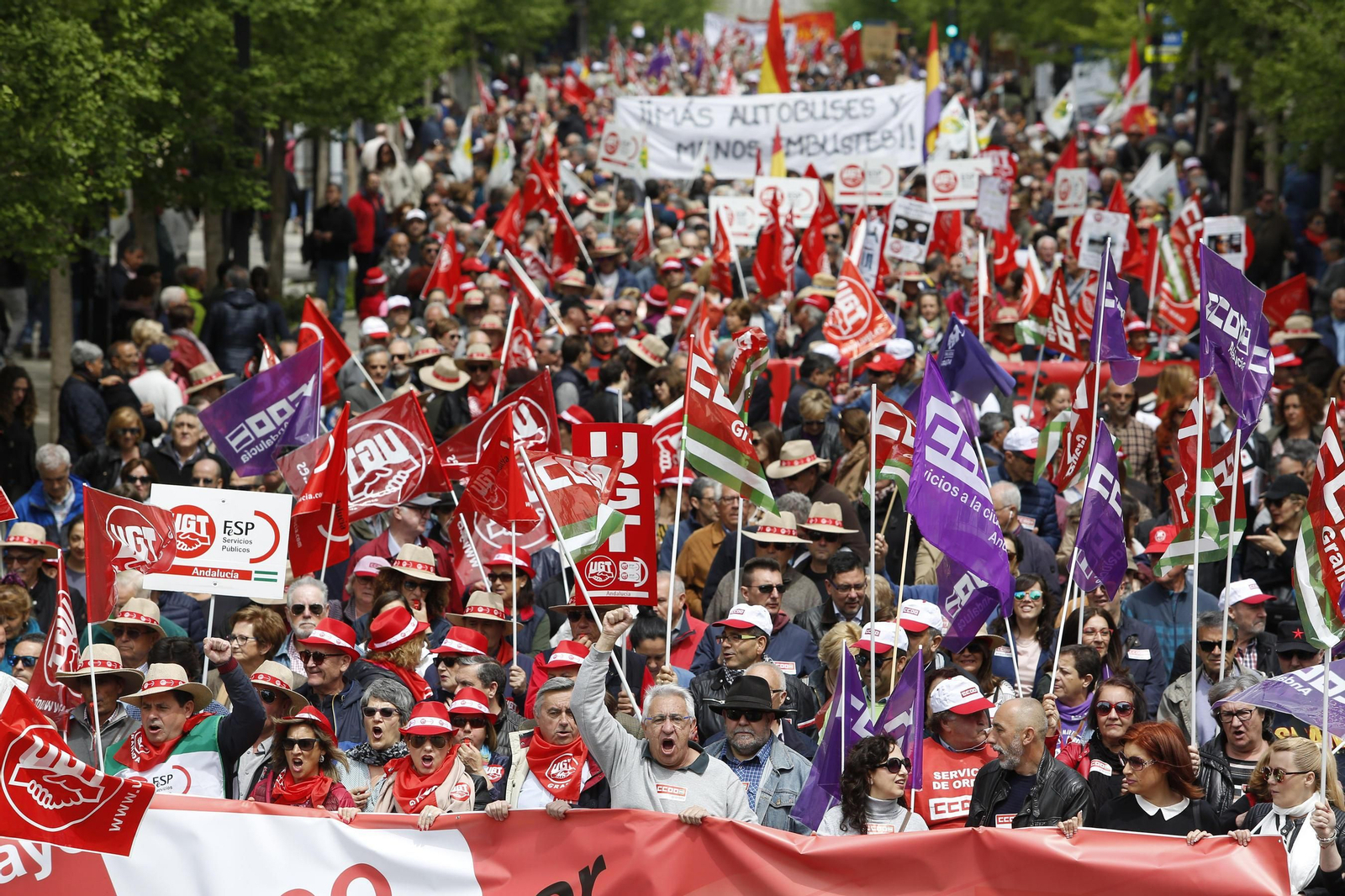 La manifestación del Primero de Mayo de Granada, en imágenes