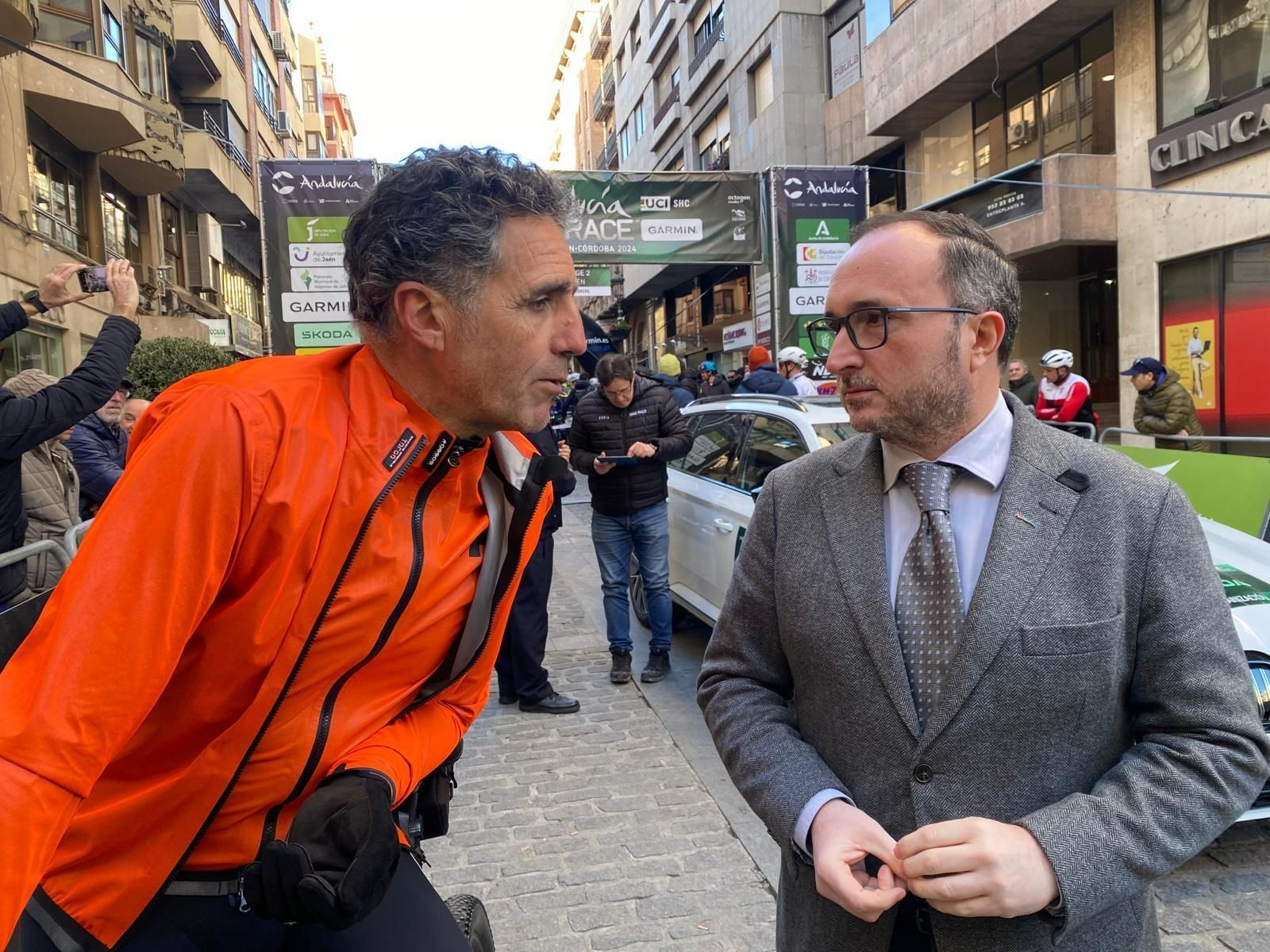 En imágenes: así ha salido a la Andalucía Bike Race desde la 'Carrera' de Jaén