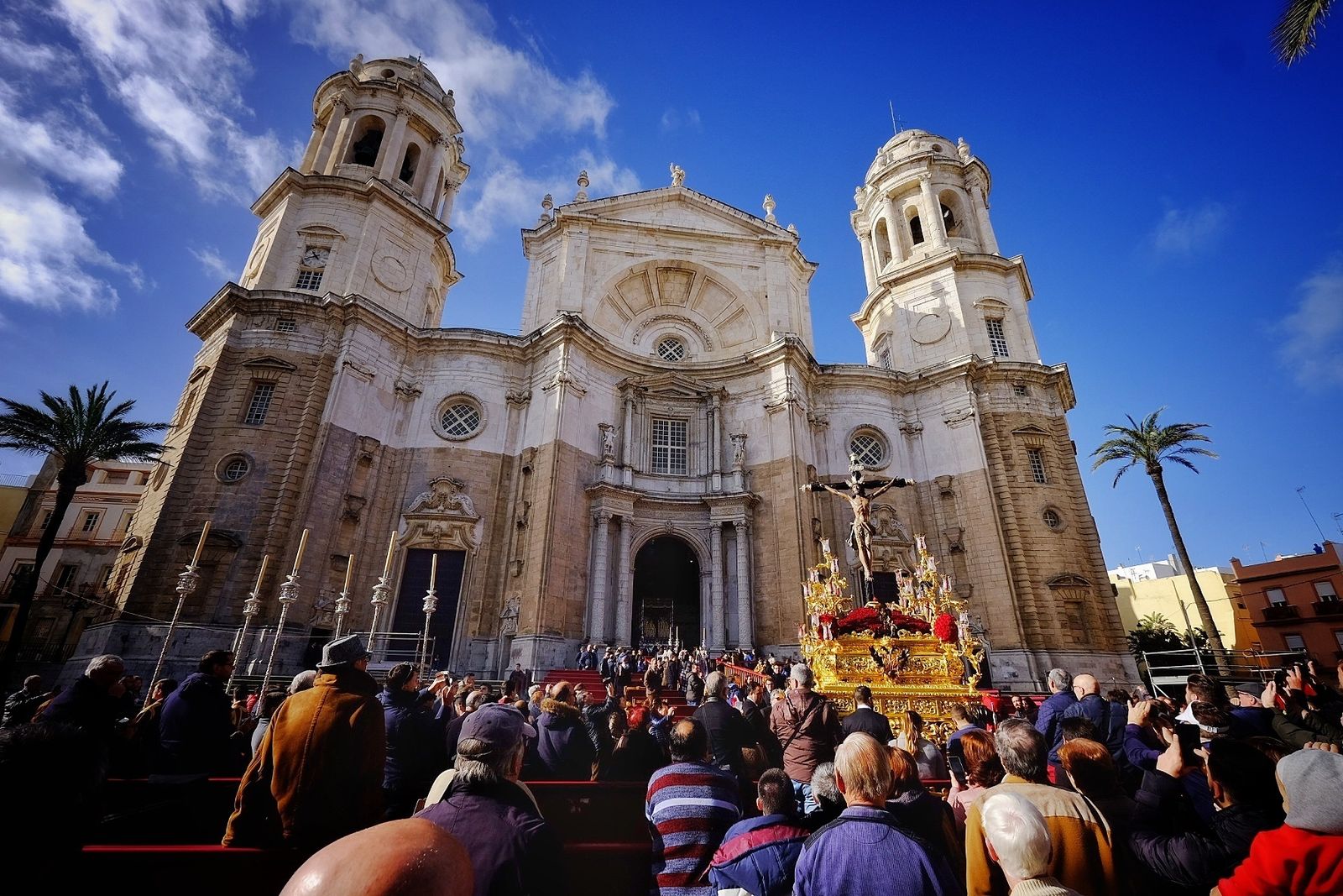 Vista de la Catedral, el pasado Sábado Santo mientras salía el Cristo de la Expiración.