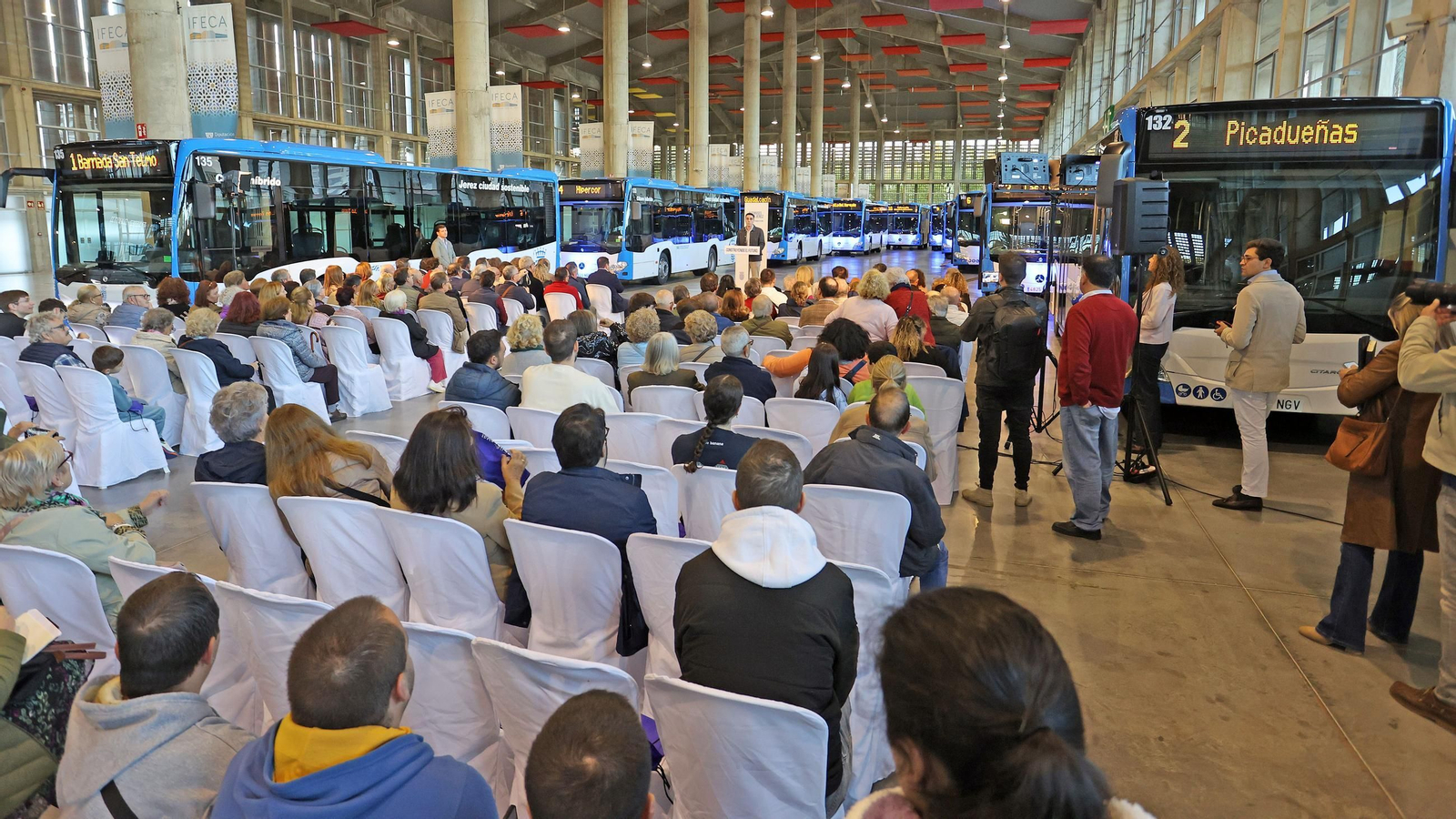 Imágenes de la presentación de los nuevos autobuses urbanos de Jerez