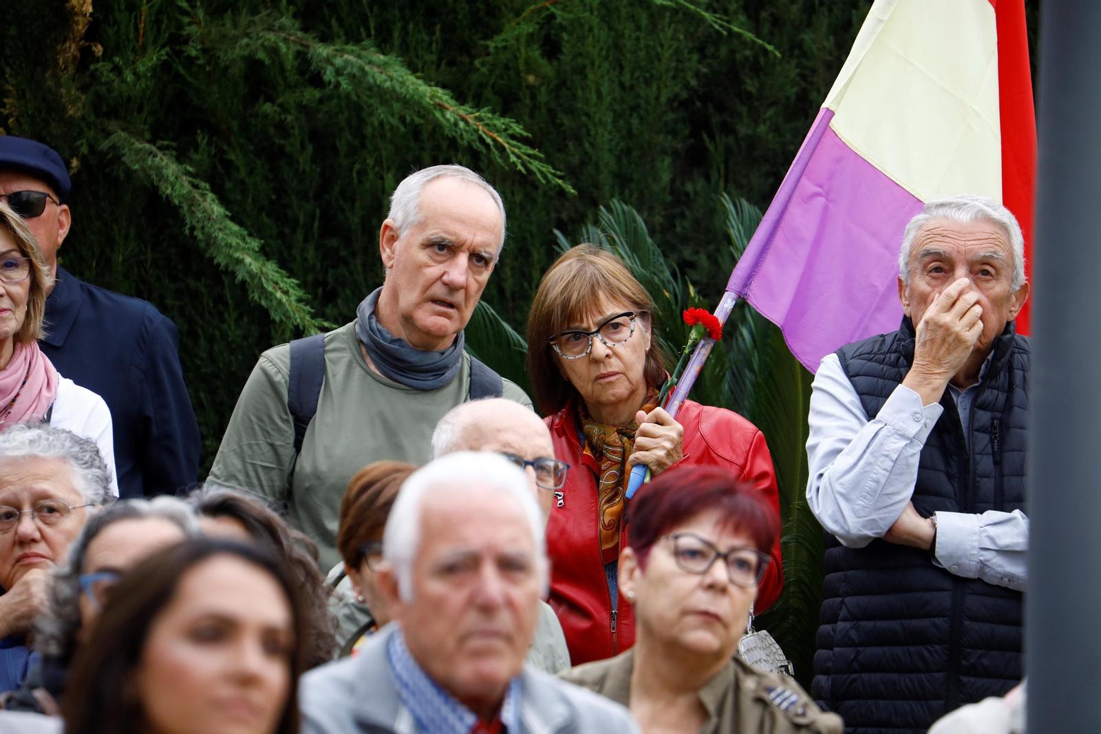 El acto de homenaje previo a las exhumaciones de las fosas en la Salud, en imágenes