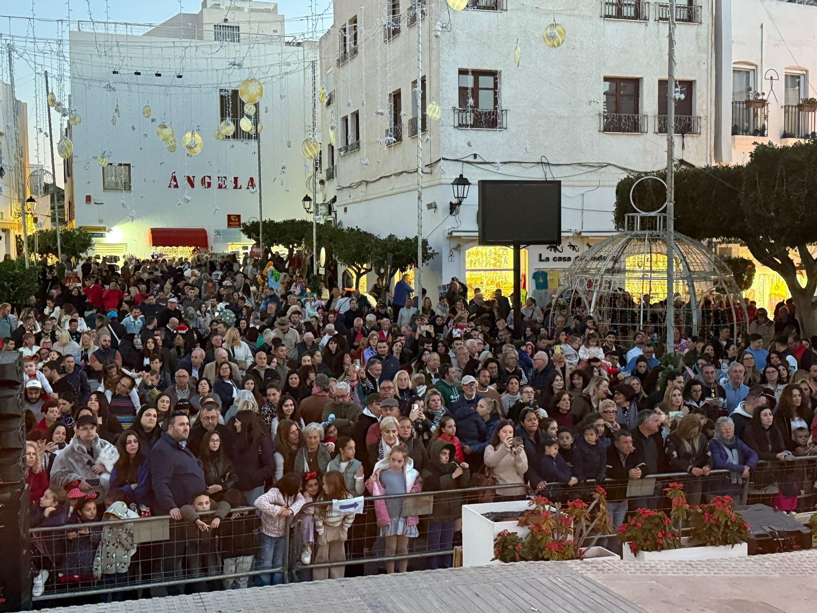 Y la Navidad llegó a Mojácar: así ha sido el espectacular encendido del alumbrado