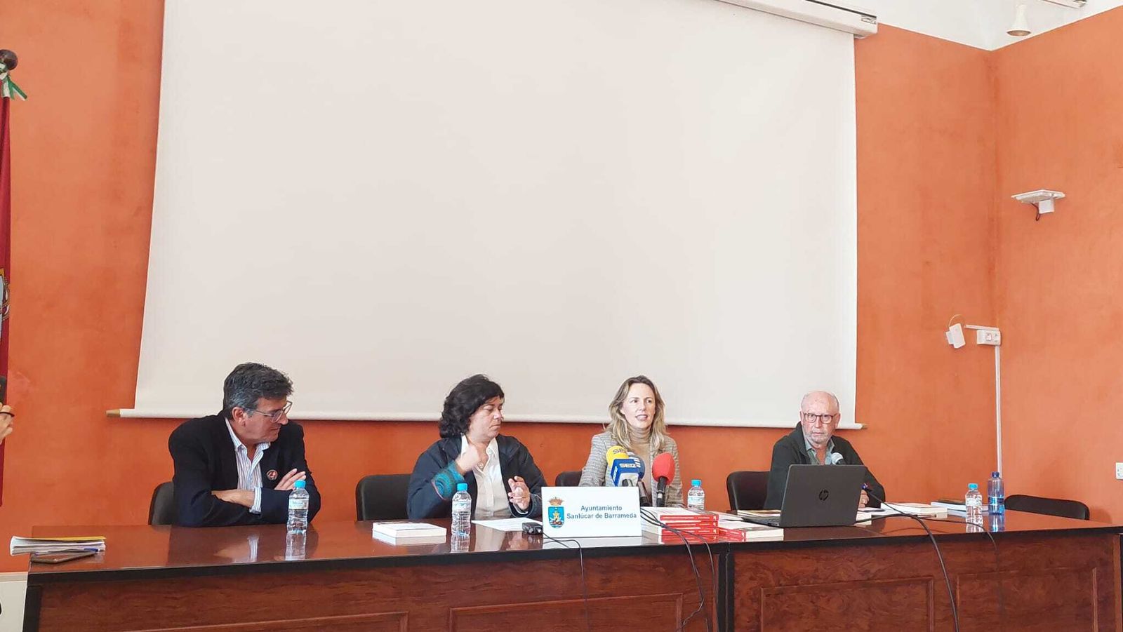 De izquierda a derecha: Juan Hidalgo, Carmen Álvarez, Vanesa Beltrán y Servando Repetto.