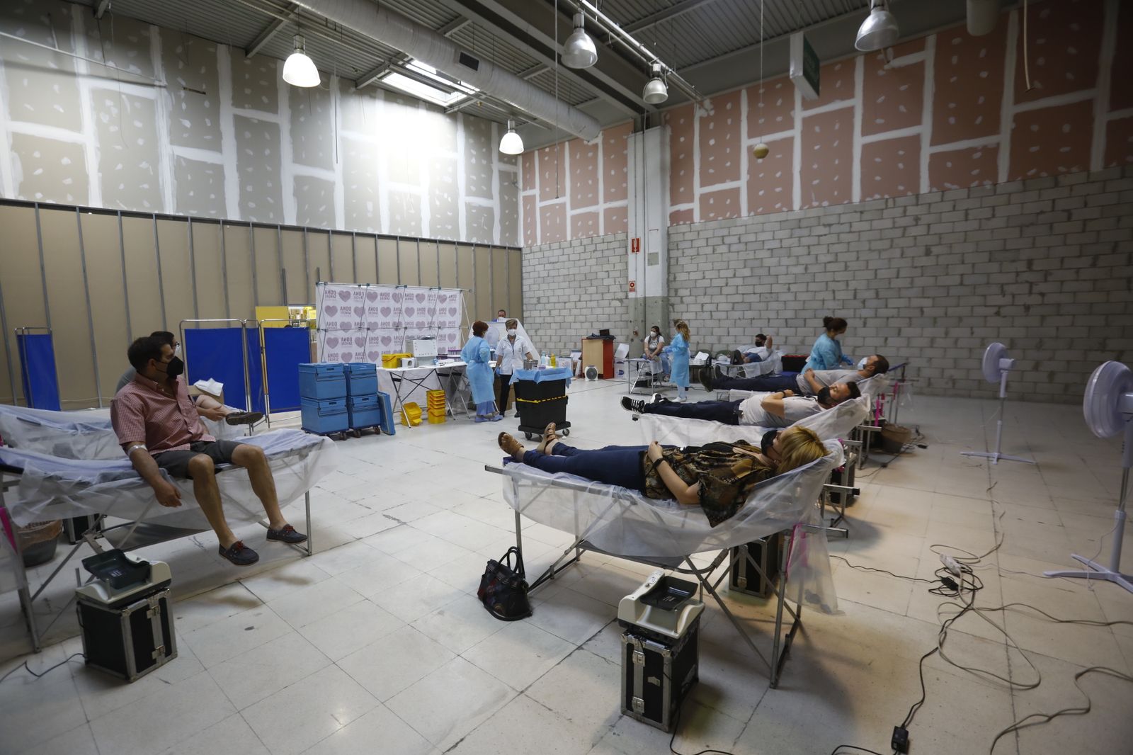 La campaña de donación de sangre en el centro comercial El Arcángel, en imágenes