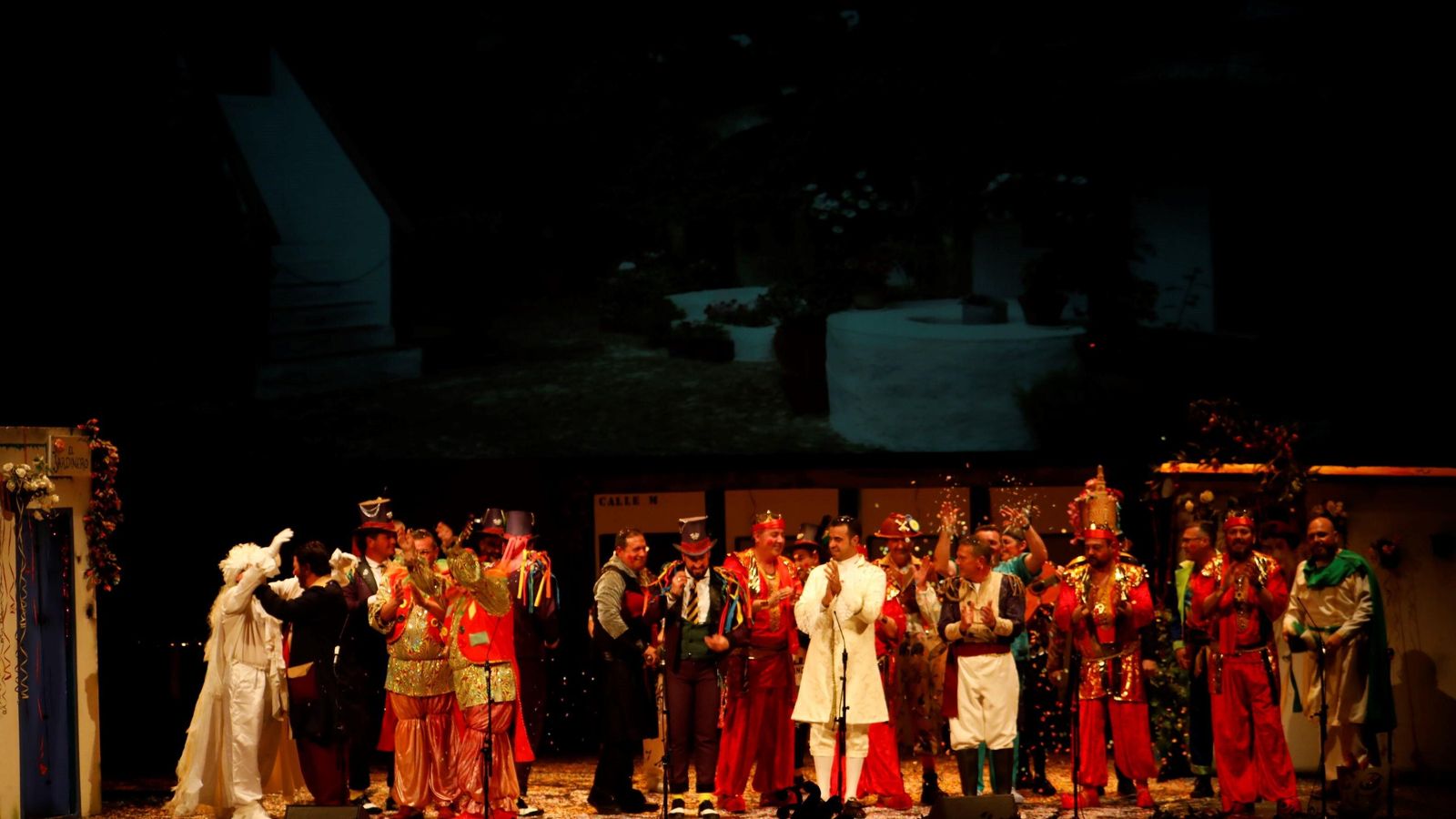 Primer grupo participante en el pregón.