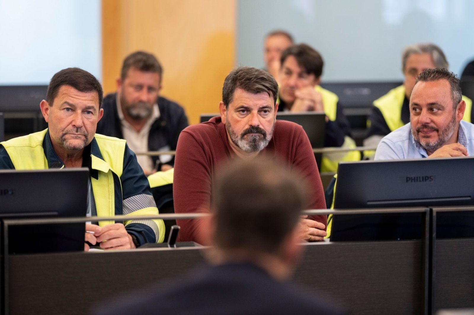 Las fotos de los trabajadores de Acerinox con la ministra de Trabajo, Yolanda Díaz