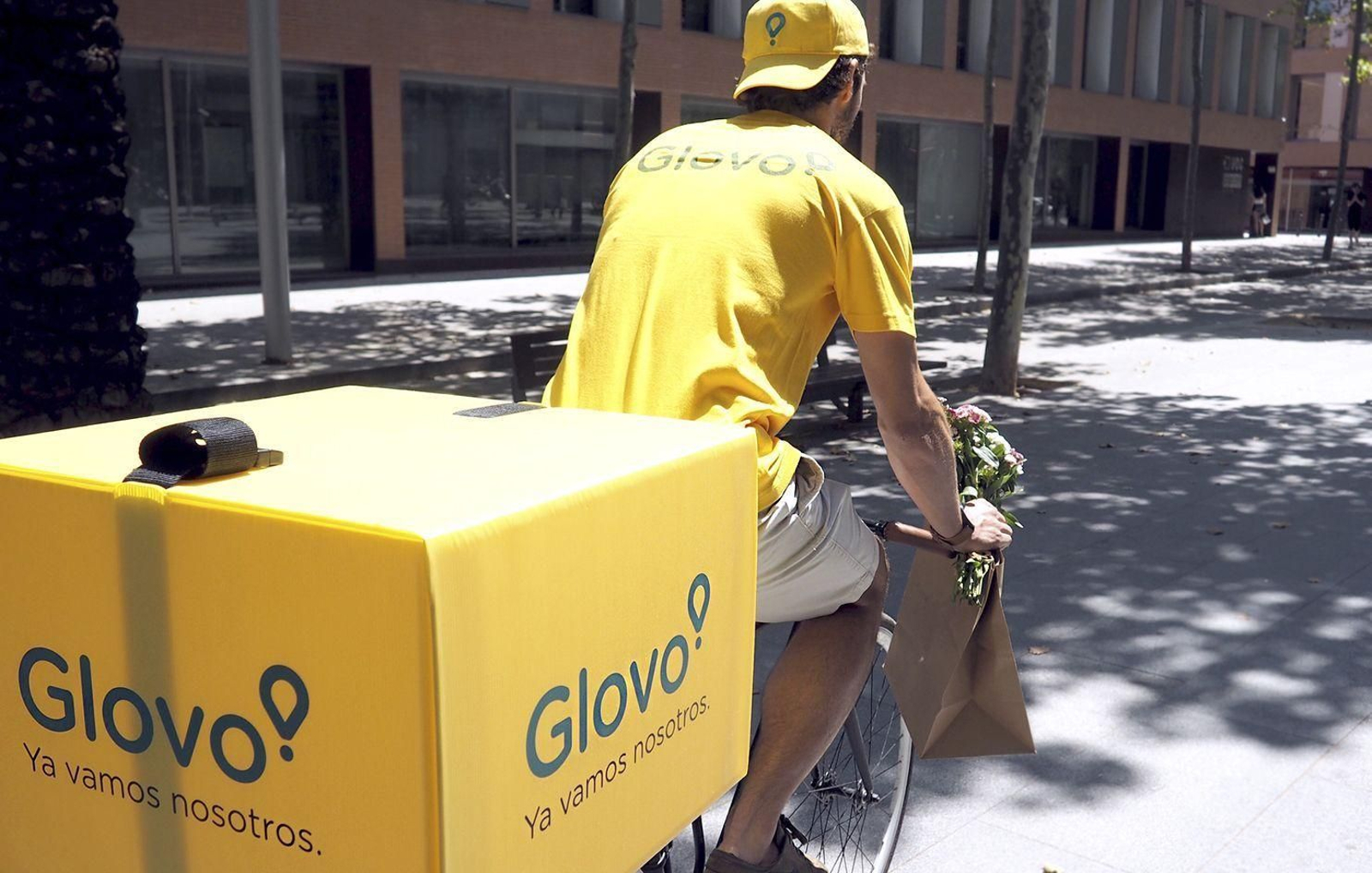 Un clista de Glovo en pleno reparto. Un clista de Glovo en pleno reparto.
