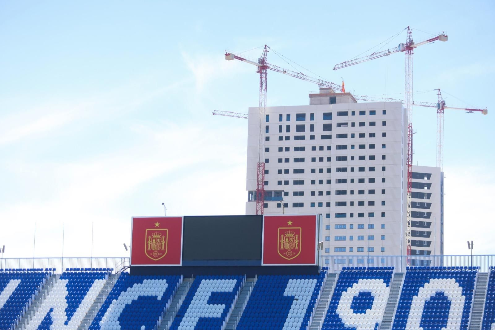 La Rosaleda se pone guapa para acoger el España-Noruega