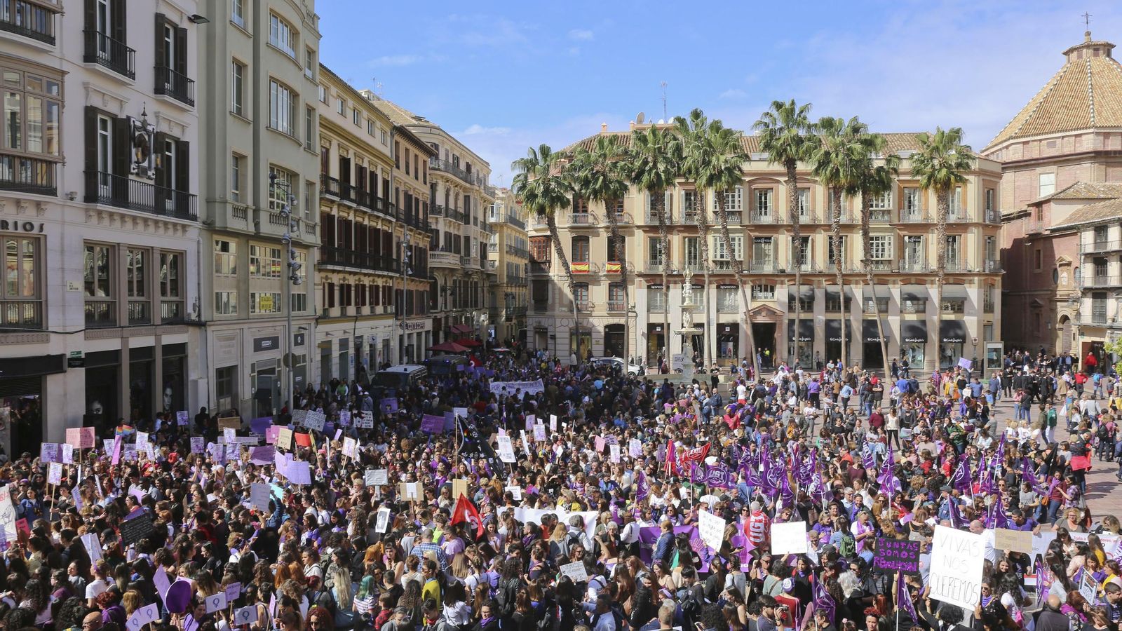 Concentración en la plaza de la Constitución para pedir igualdad. Concentración en la plaza de la Constitución para pedir igualdad.