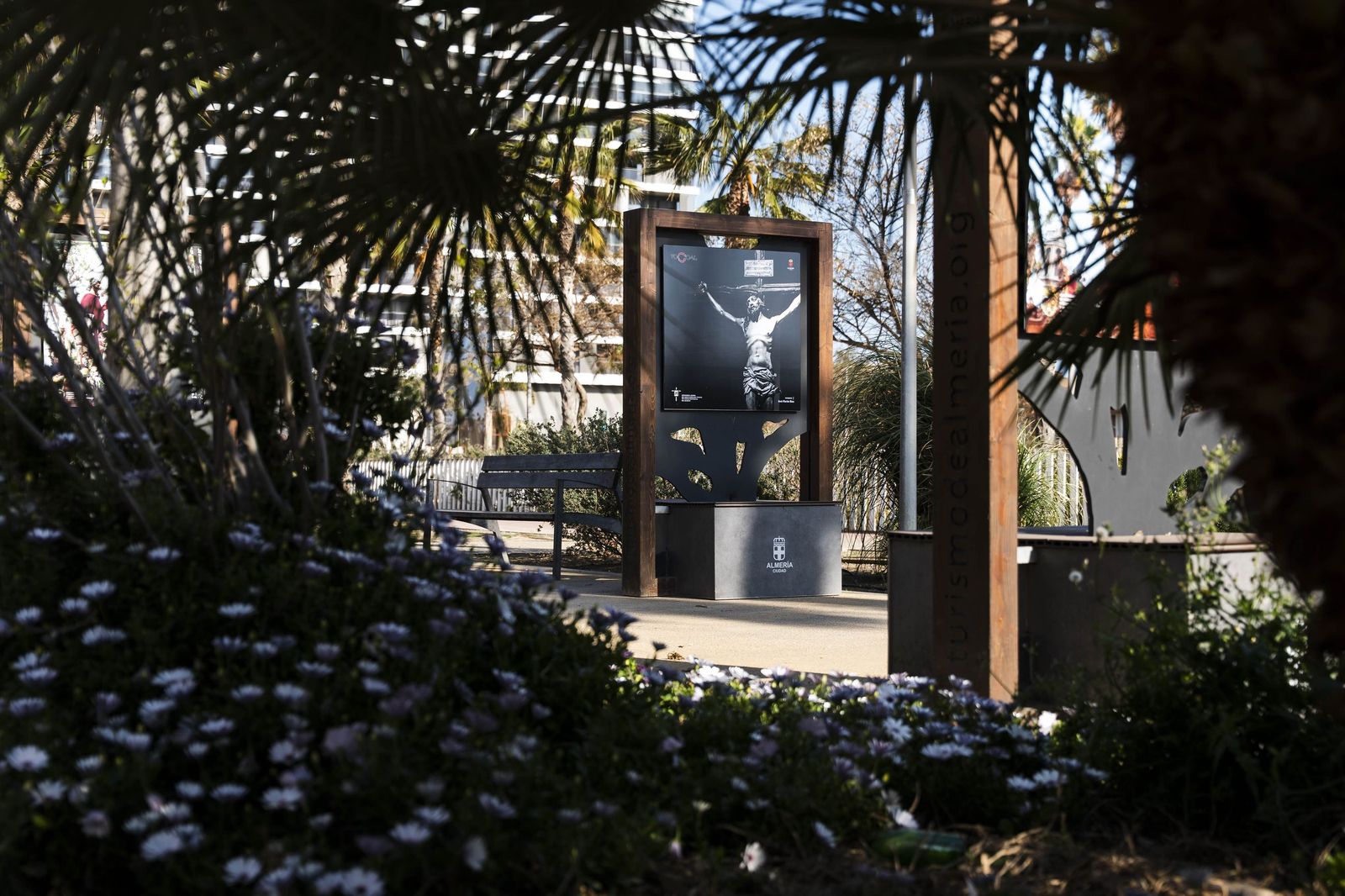 Exposición "La otra mirada" de los Fotógrafos Cofrades de Almería Focoal, en imágenes