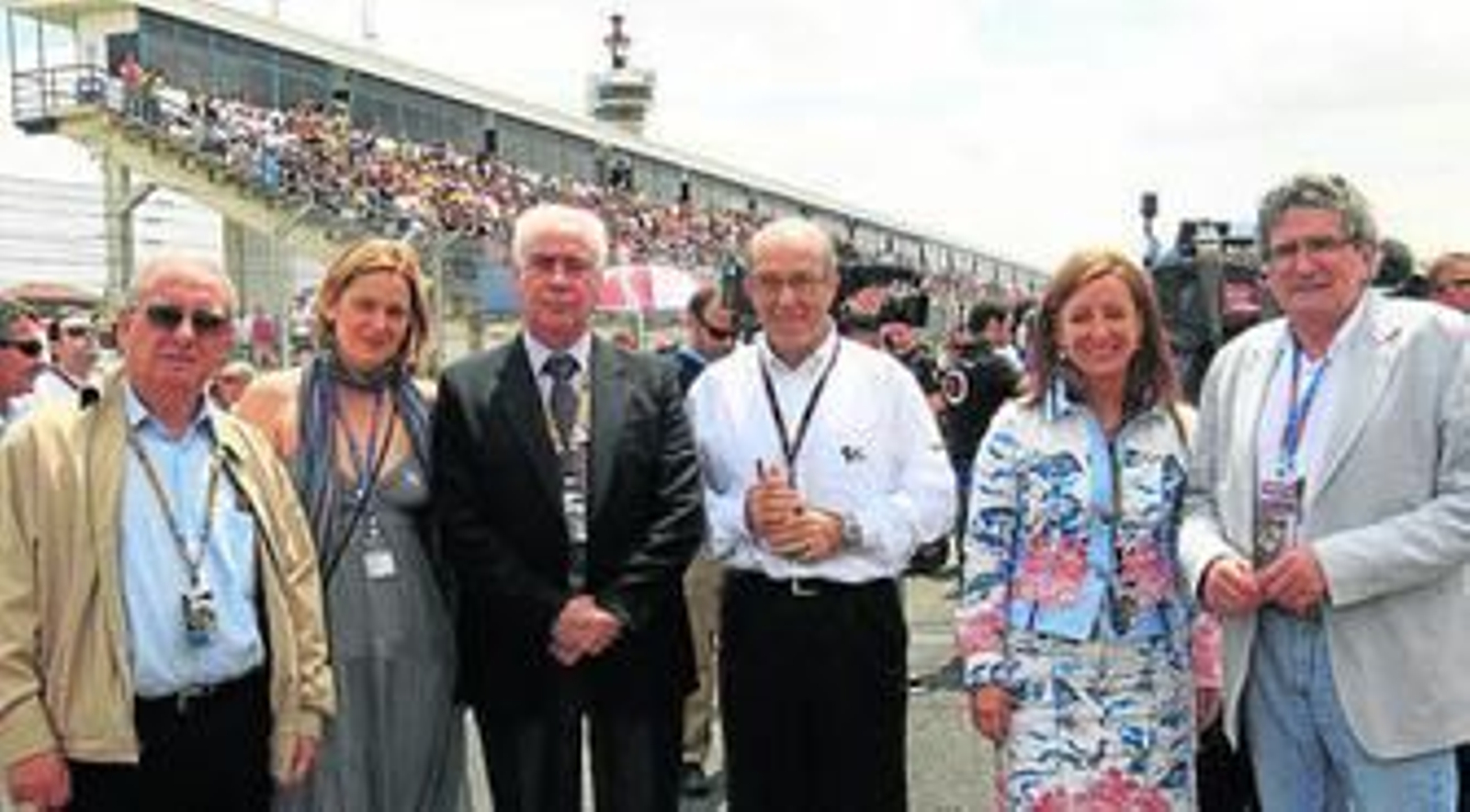 Las autoridades que acudieron ayer al circuito con el presidente de Dorna, Carmelo Ezpeleta, empresa organizadora del Mundial. Las autoridades que acudieron ayer al circuito con el presidente de Dorna, Carmelo Ezpeleta, empresa organizadora del Mundial.