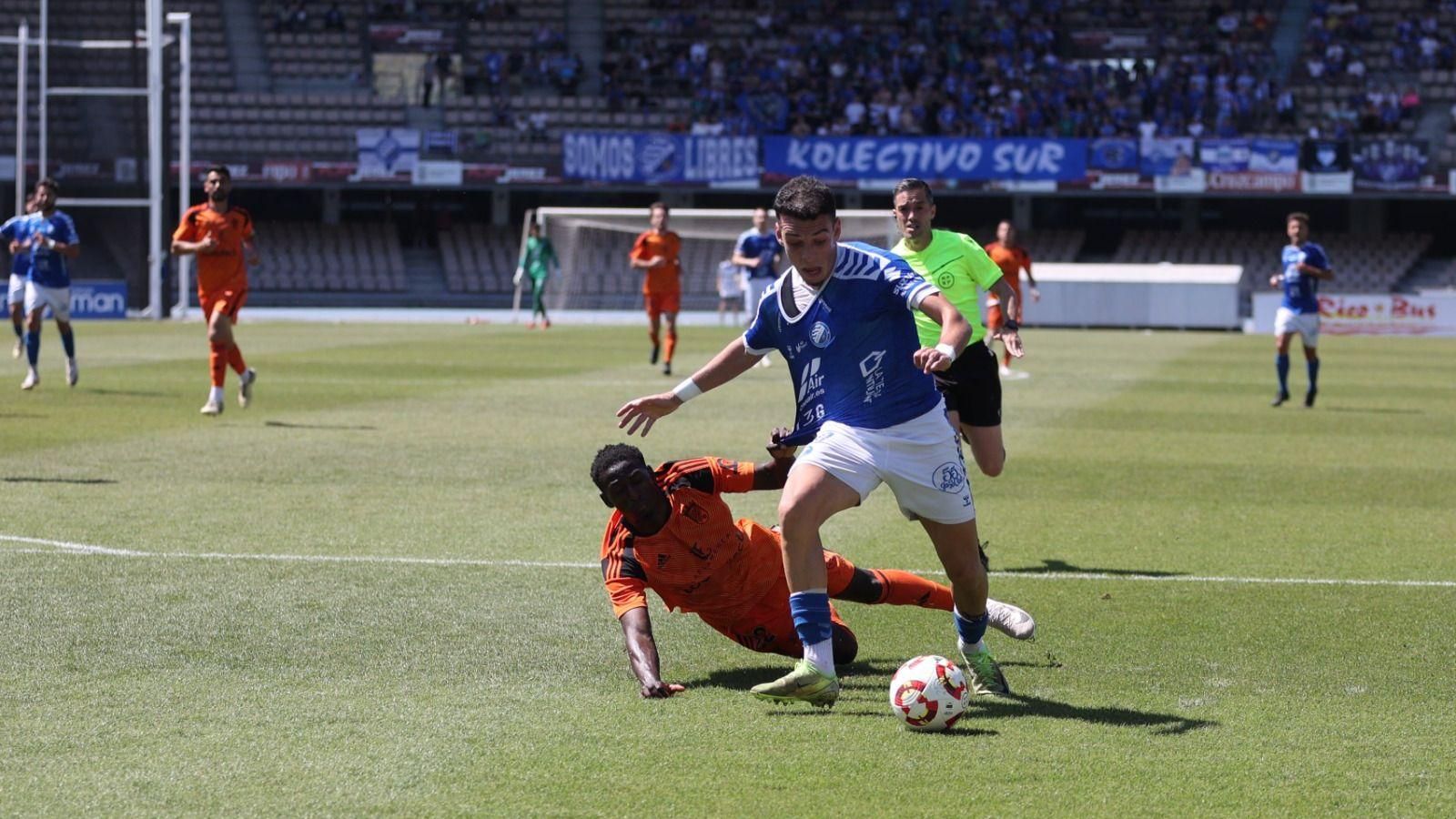 Sergio García le robó la cartera a Armengol en la jugada que dio origen al 1-0 del Xerez DFC.