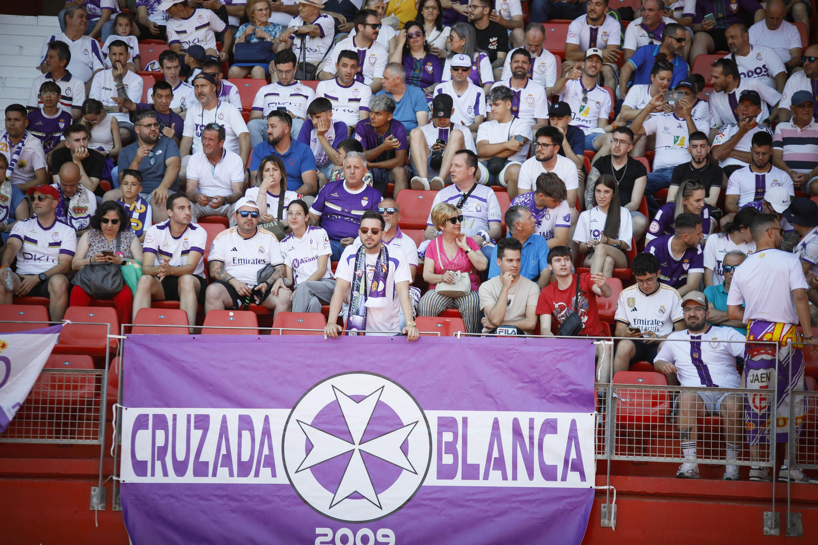 La afición lagarta tiñe de blanco y morado el Power Horse Stadium, en imágenes La afición lagarta tiñe de blanco y morado el Power Horse Stadium, en imágenes