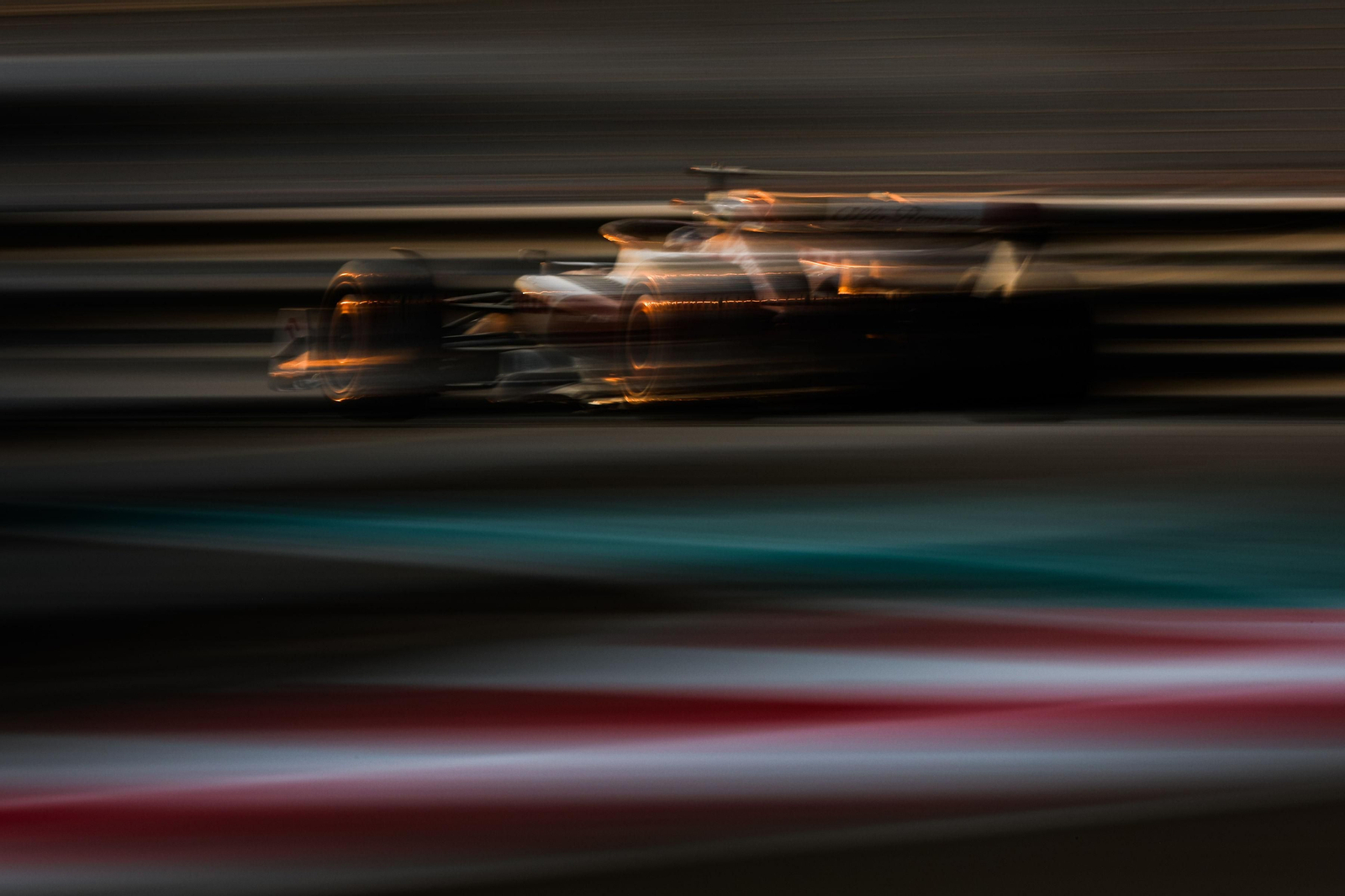 Las escuderías de  Fórmula uno se prueban tras el fin de temporada