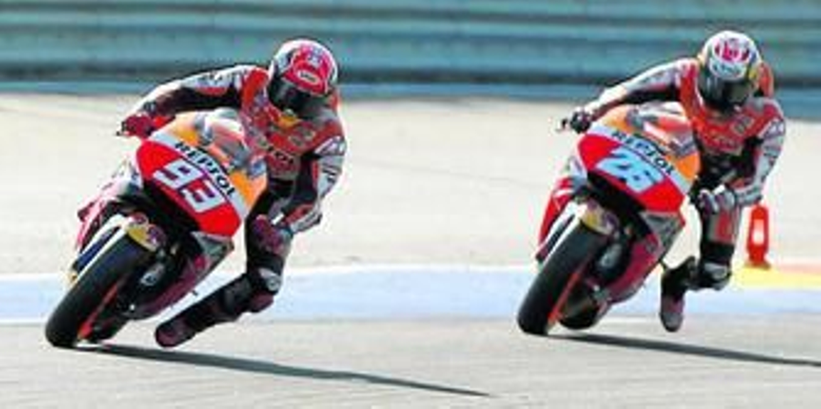 Marc Márquez y Dani Pedrosa, pilotos de Honda Repsol, rodando ayer en el último Gran Premio de la temporada.