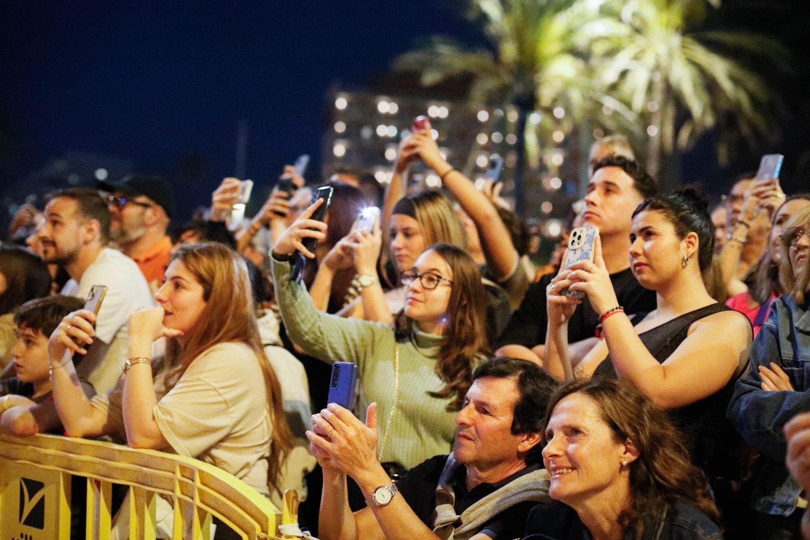 La cremá de las fallas cierra el ‘Fallers pel Món’ en imágenes