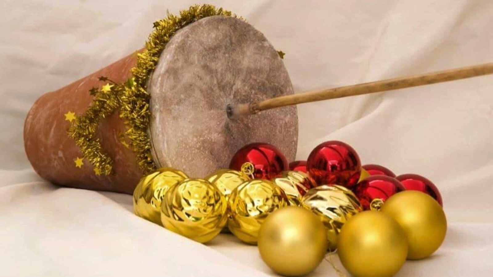 La zambomba junto a las panderetas son los instrumentos de la Navidad.