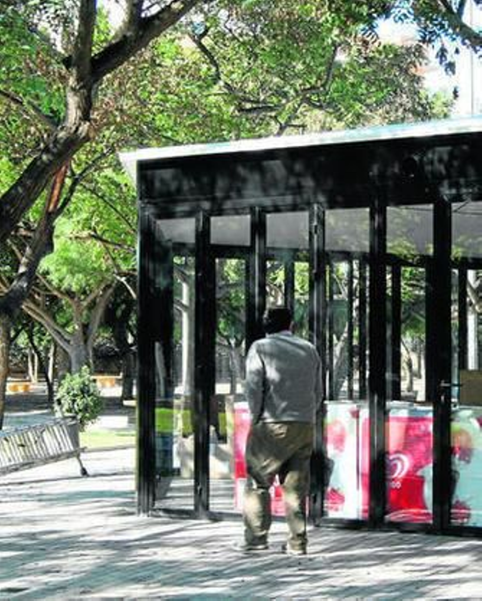 Estado actual que presenta el quiosco, a punto de abrir ya.