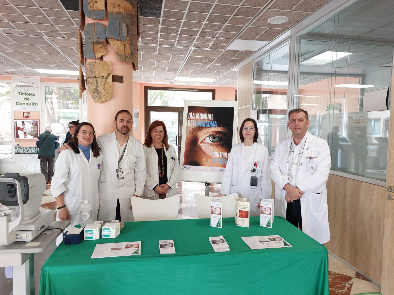 El Hospital Universitario Poniente conciencia a pacientes y familiares sobre el glaucoma.