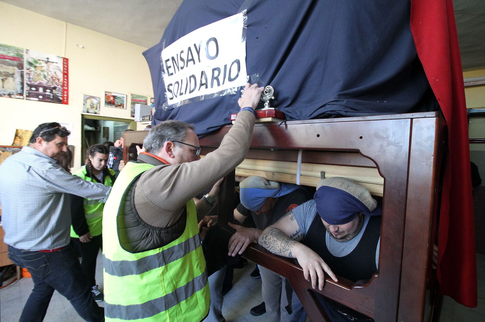Ensayo solidario de la Hdad del Perdón, en imágenes