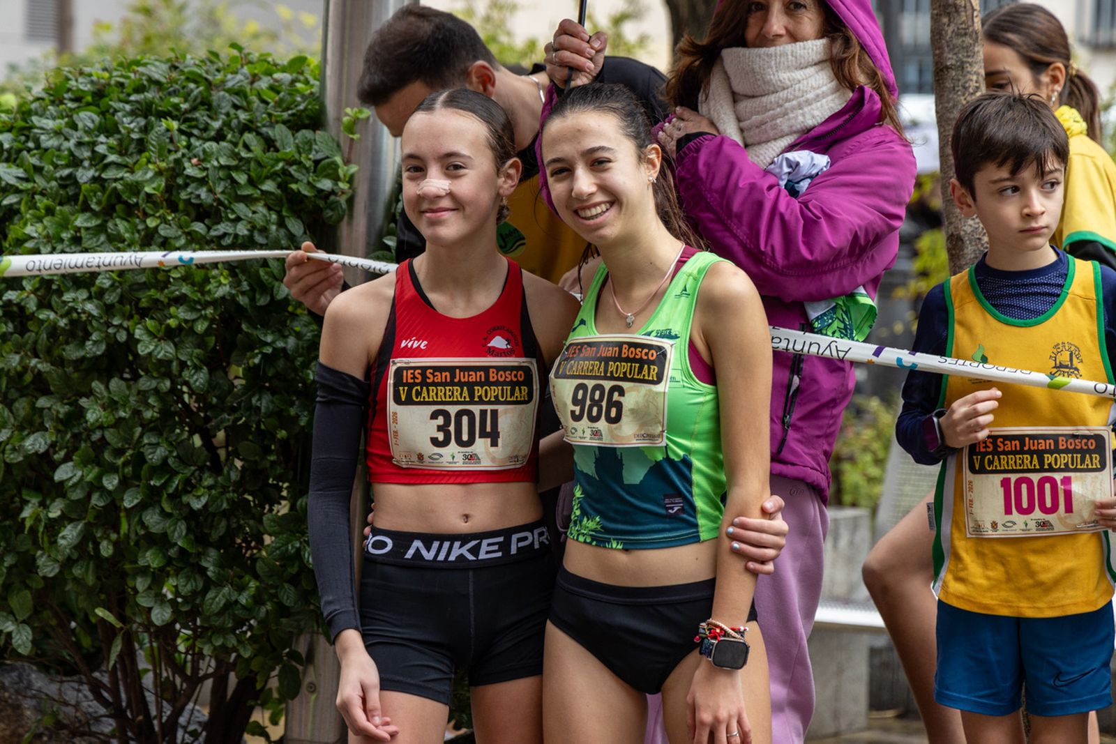 En imágenes: la lluvia no frena a más de un millar de corredores en la V Carrera Popular del IES San Juan Bosco (1)