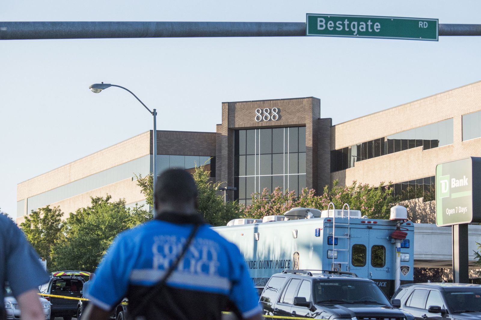 Las imágenes del tiroteo en un periódico de Maryland