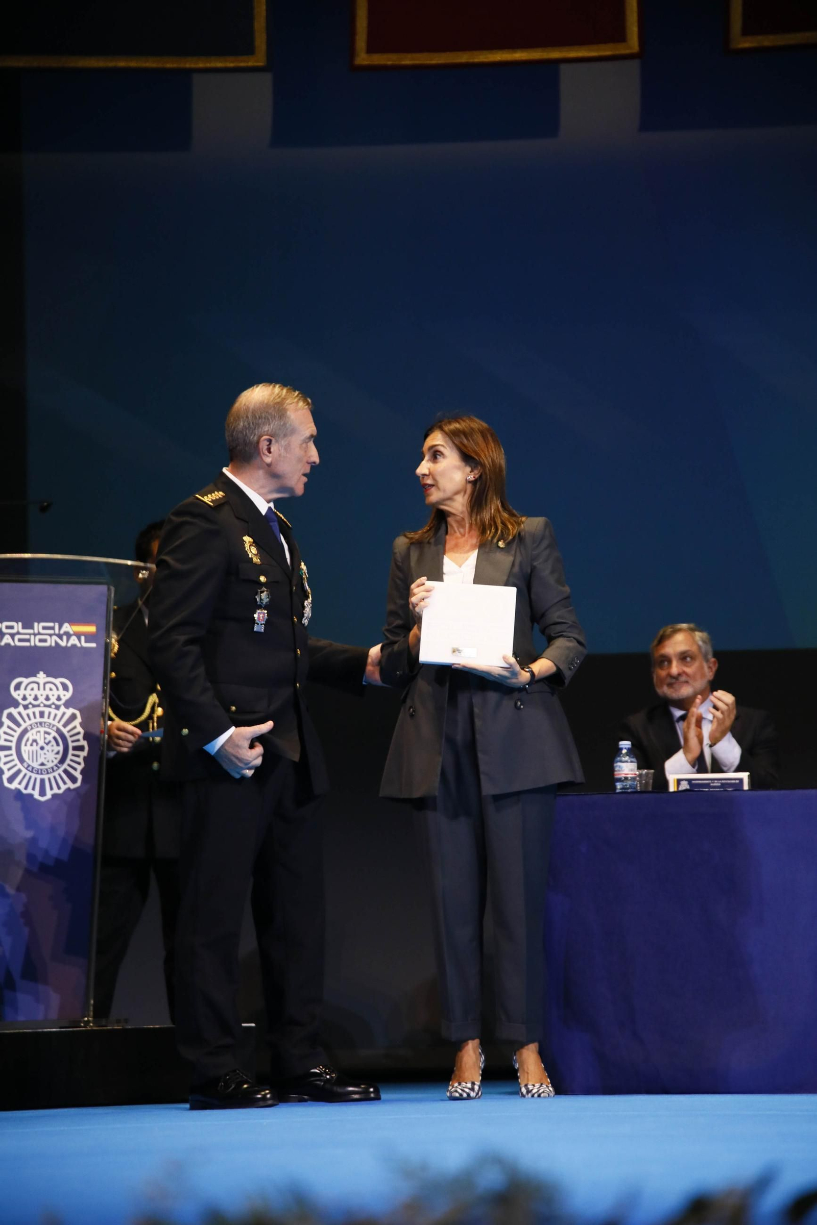 Las imágenes de la celebración del Patrón de la Policía Nacional en Almería, los Santos Ángeles Custodios