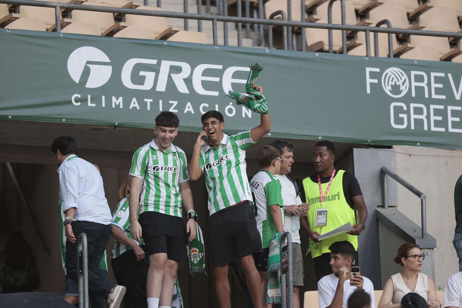 Búscate en las fotos del Betis - Alavés