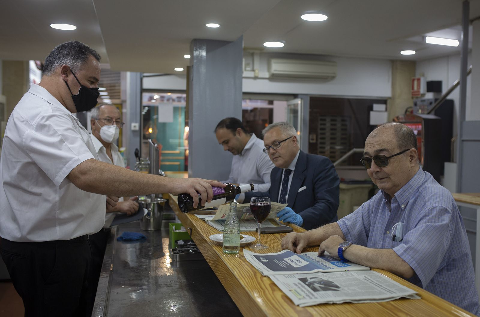 Bar abierto en Sevilla durante la pandemia