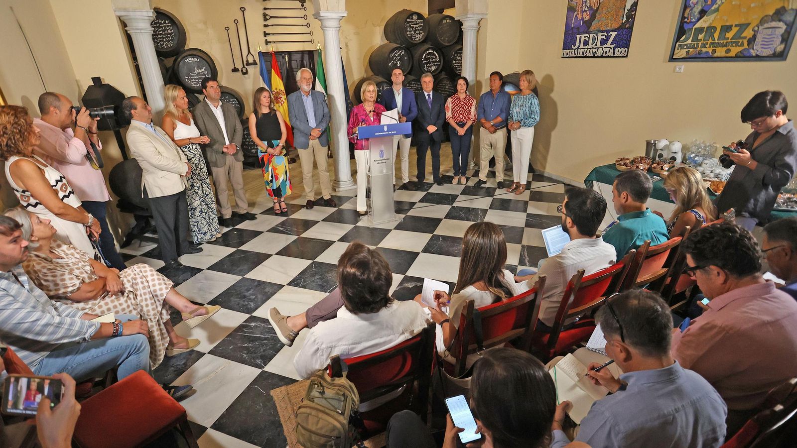 La alcaldesa de Jerez, durante su intervención en la bodeguita del Ayuntamiento.