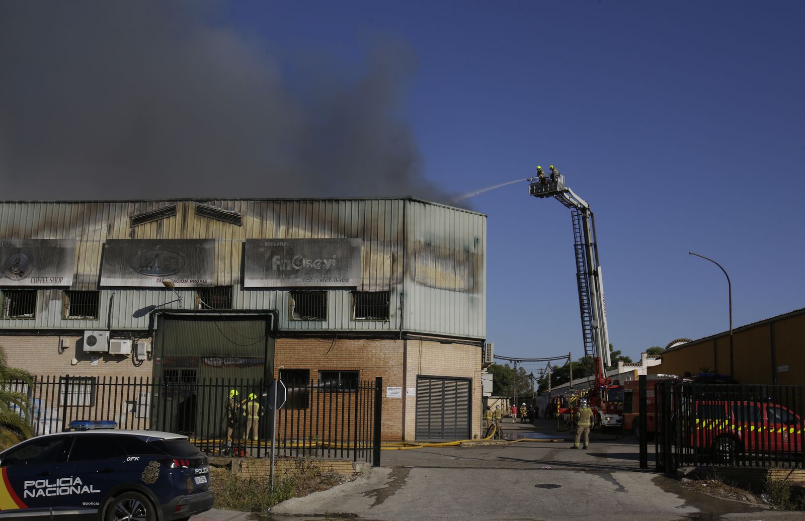 Incendio en el polígono de Fuente del Rey