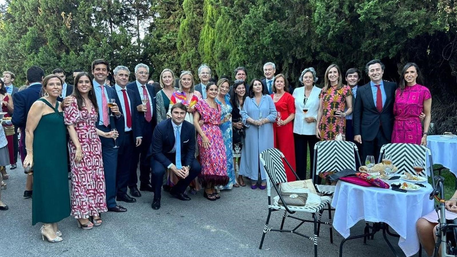 Familiares de la novia, entre ellos, María Lloret, Claudia, Fernando, Juan Antonio, Matilde y Antonio, Rocío y Mamen Sicre,  Lourdes Marín, Rocío y Ana Goenechea, Pelayo y Antonio Giménez.