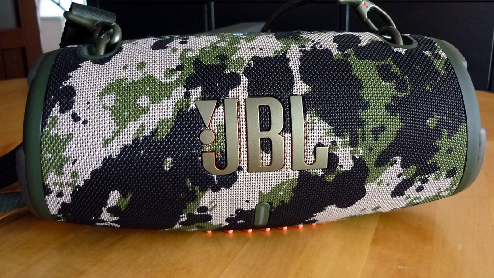 Imágenes del altavoz bluetooth JBL Xtreme 3
