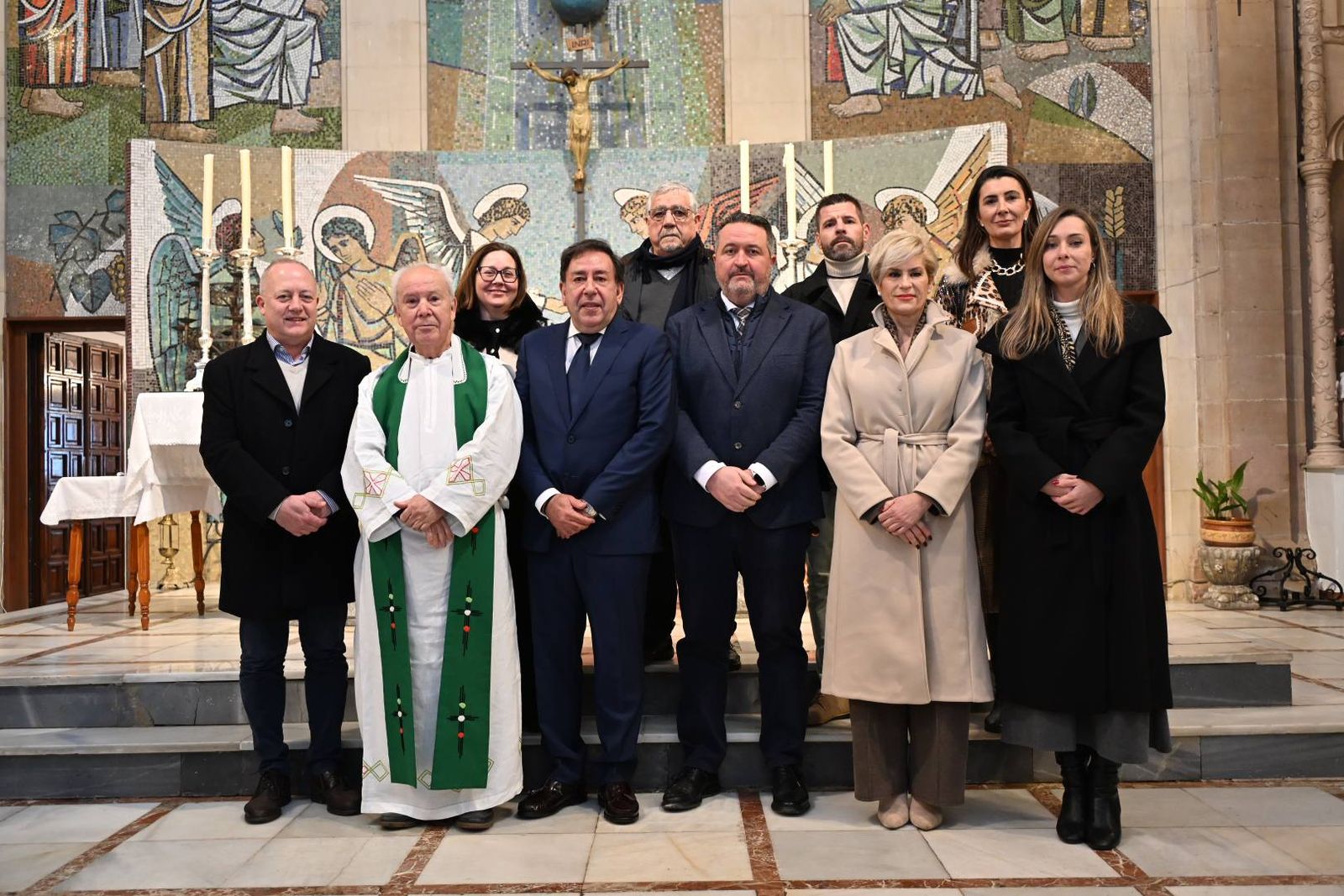 Las imágenes del homenaje de Villa del Río a su párroco emérito, Manuel Tirado Fernández