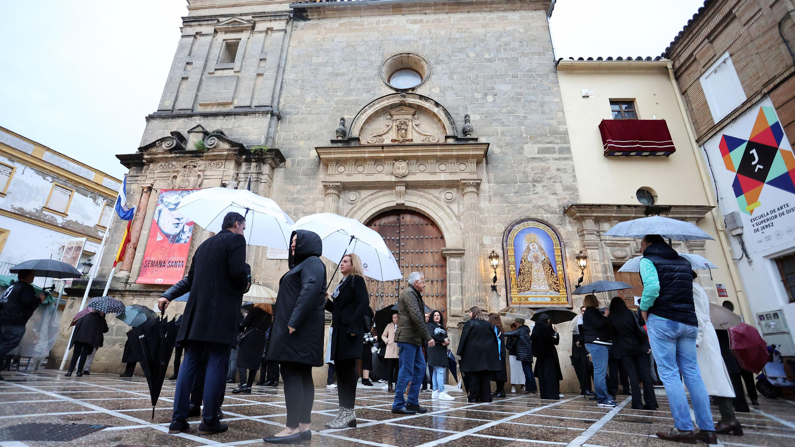 La lluvia apareció en la tarde del Viernes Santo