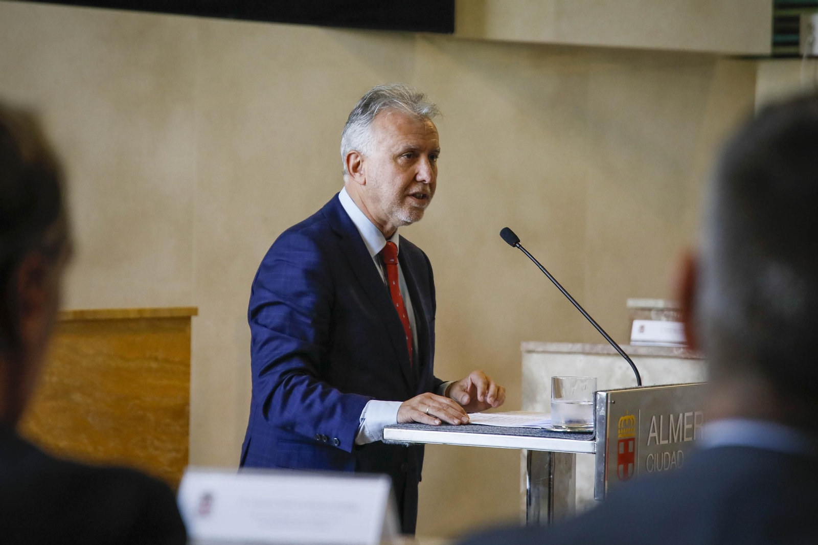 Placa de memoria histórica en el monumento de los coloraos, en imágenes