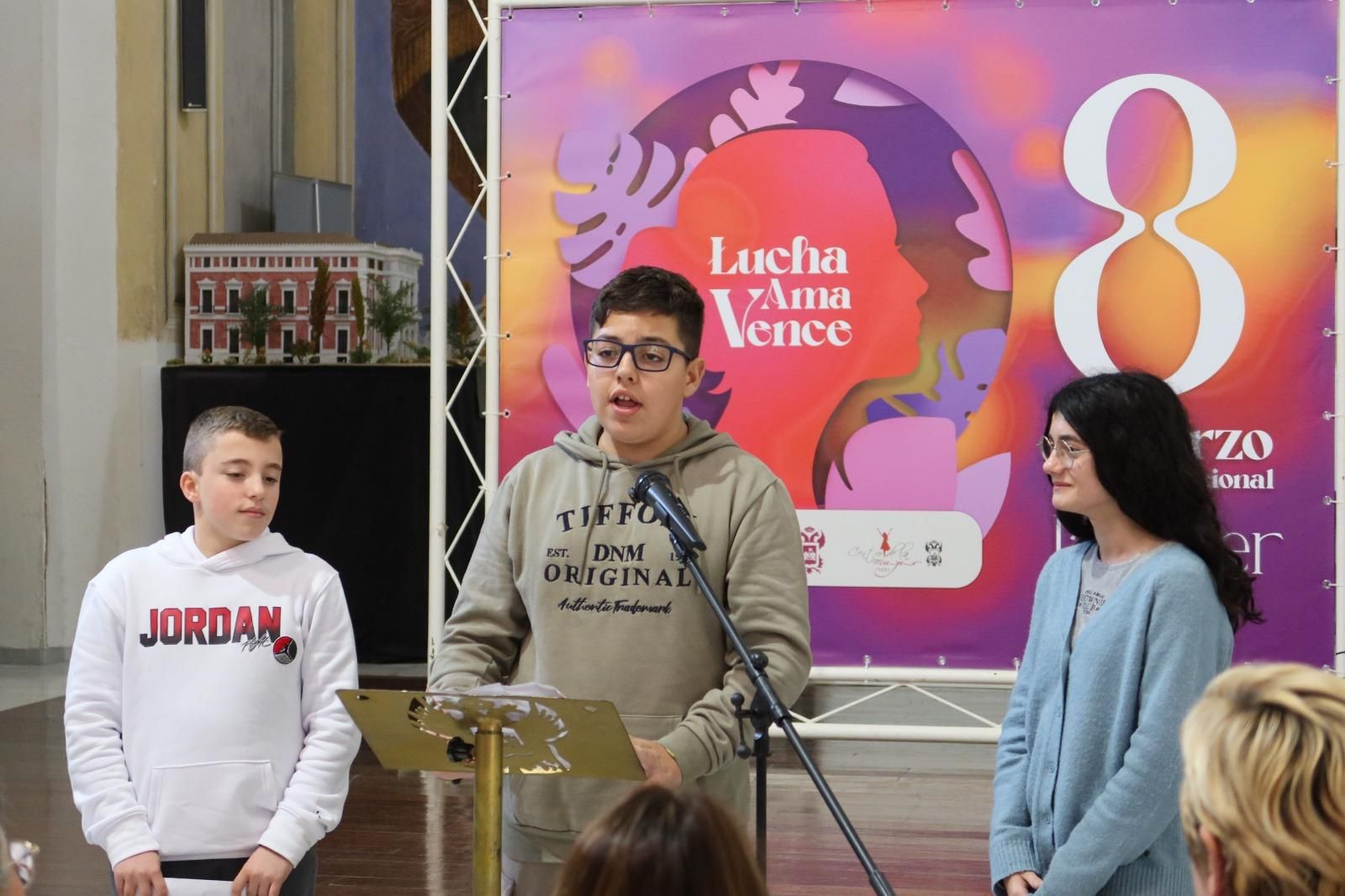Lectura de manifiestos de los centros educativos.