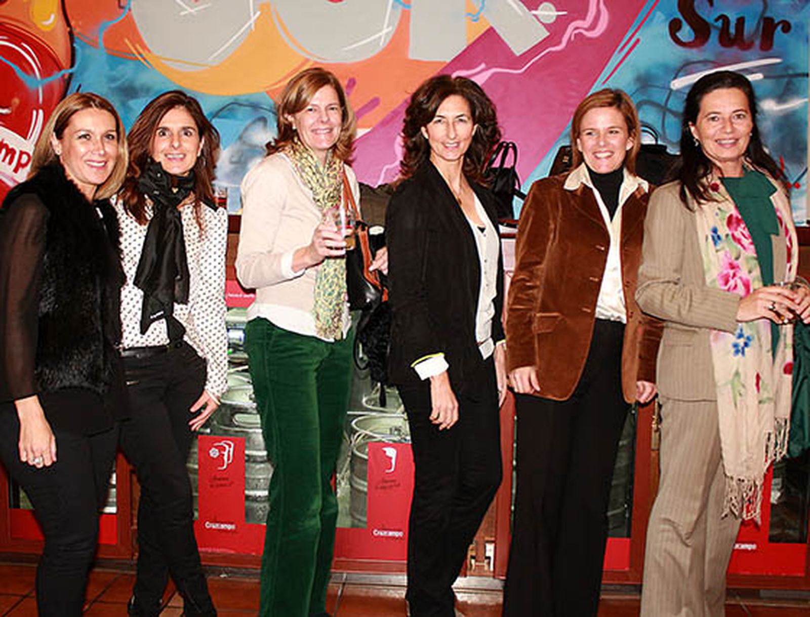 Mónica López y Yolanda Fernández, de Stacia Formación; Pía Cervera (P&B Catering), Petra Santaolalla, consultora; María Mac-Crohon (Atlantic International Technology) y Marián Gutiérrez, asesora económica financiera.

Foto: Victoria Ramírez