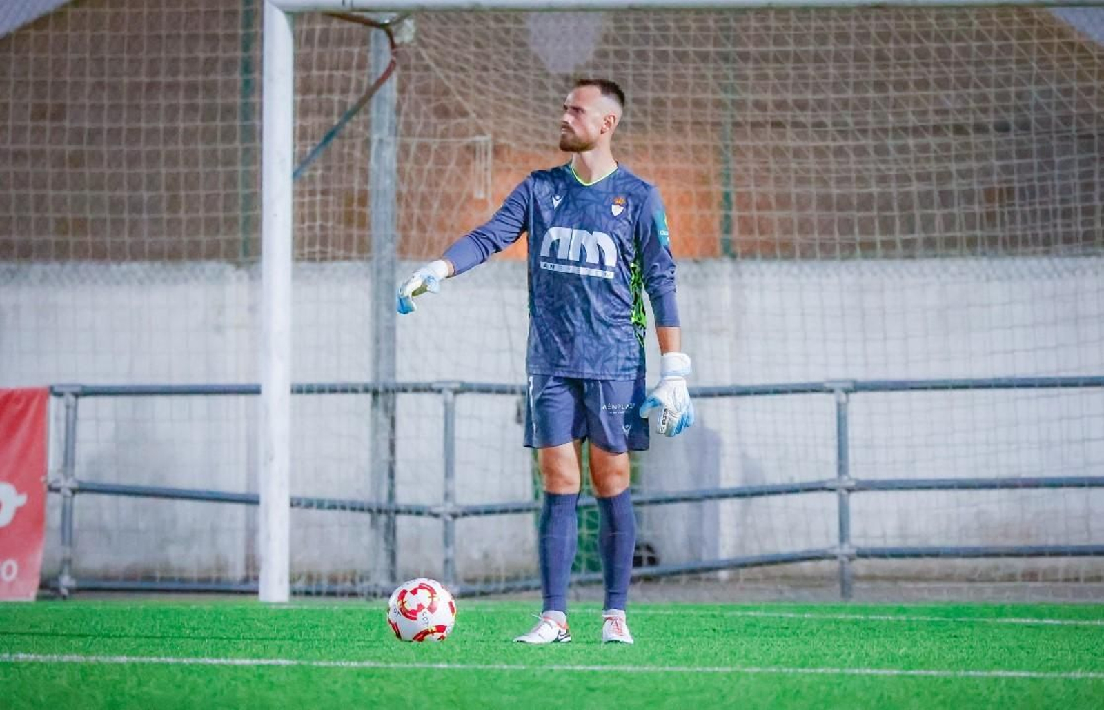 Javi Sánchez, un año más, indiscutible bajo palos.